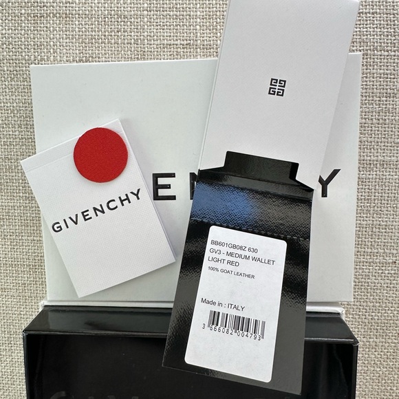 Givenchy GV3 Medium Wallet Light Red, 100% Goat Leather - Picture 6 of 10